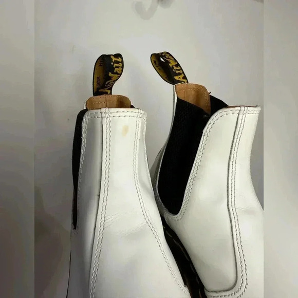 DR. MARTENS SMOOTH LEATHER PLATFORM
CHELSEA BOOTS WHITE SIZE 9 - Picture 4 of 10